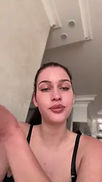 KikiWatson online show from 04-25-26, 01:41