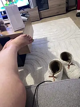 Snapshot of guenmahe chatting on 12-17-25, 11:33 guenmahe online show from 12-17-25, 11:33