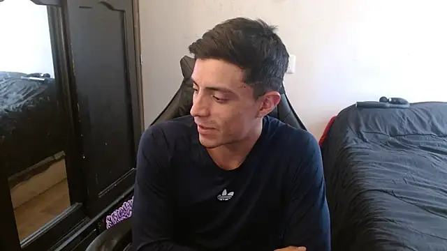 Snapshot of kv___xxx_ chatting on 09-30-25, 08:03 kv   xxx  online show from 09-30-25, 08:03