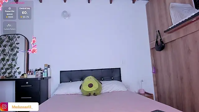 medussa13  online show from 03-18-26, 12:08