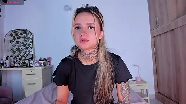 medussa13  online show from 07-23-26, 01:53