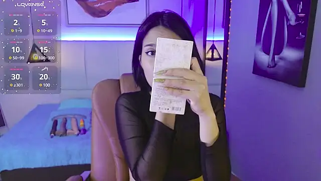 Snapshot of AlessiaVal_ chatting on 01-25-25, 12:37 AlessiaVal online show from 01-25-25, 12:37