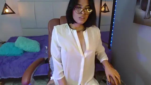 Snapshot of AlessiaVal_ chatting on 02-13-25, 03:46 AlessiaVal online show from 02-13-25, 03:46