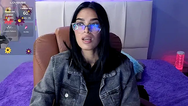 Snapshot of AlessiaVal_ chatting on 09-13-25, 03:45 AlessiaVal online show from 09-13-25, 03:45