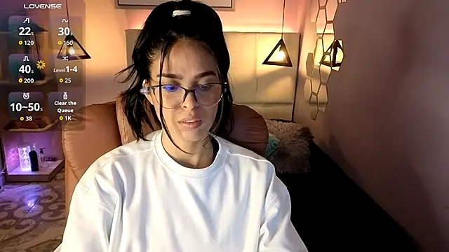 Snapshot of AlessiaVal_ chatting on 10-02-25, 02:13 AlessiaVal online show from 10-02-25, 02:13