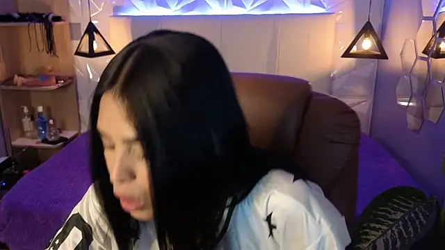 AlessiaVal  online show from 12-18-25, 05:30