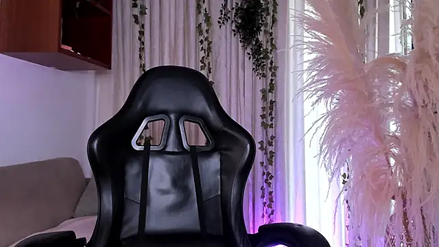 HannaRhodes online show from 04-18-26, 07:58