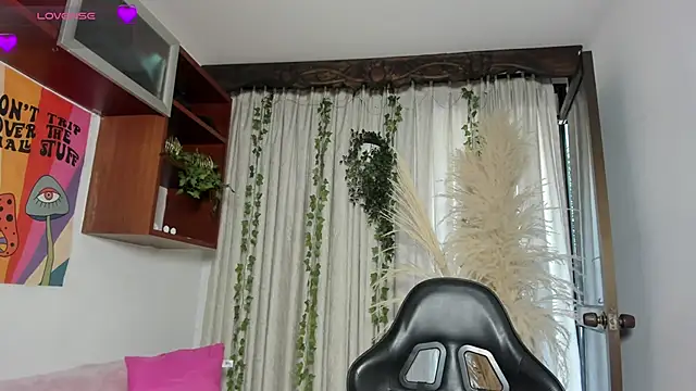 HannaRhodes online show from 04-23-26, 01:24