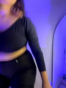 Snapshot of MadelineBenet chatting on 11-13-25, 10:19 MadelineBenet online show from 11-13-25, 10:19