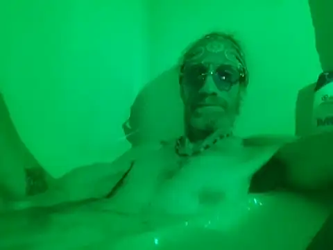 Snapshot of Undercover_Pornstar chatting on 11-22-25, 06:18 Undercover Pornstar online show from 11-22-25, 06:18