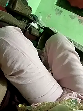 Snapshot of QUEEN-X-CPL chatting on 03-04-25, 05:45 QUEEN-X-CPL online show from 03-04-25, 05:45