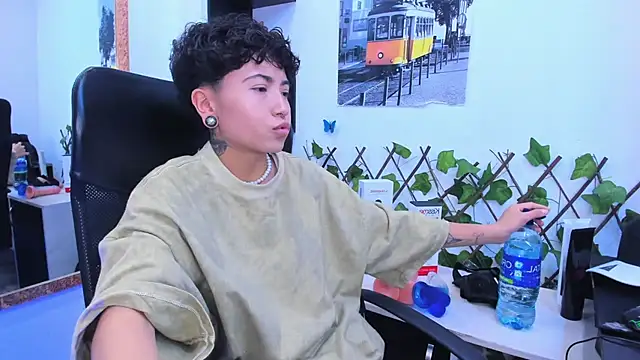 Im Mathias online show from 11-23-25, 04:01