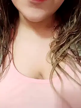 Snapshot of Hotoufia38 chatting on 02-20-25, 06:57 Hotoufia38 online show from 02-20-25, 06:57