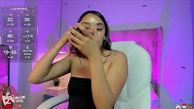 Snapshot of _Sophie__miller chatting on 12-21-25, 12:01 Sophie miller online show from 12-21-25, 12:01