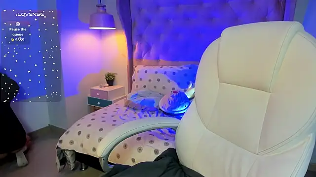 Snapshot of _Sophie__miller chatting on 02-05-26, 08:02 Sophie miller online show from 02-05-26, 08:02