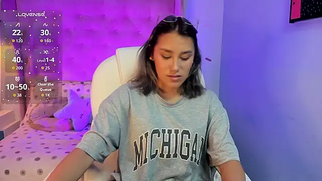 Snapshot of _Sophie__miller chatting on 02-13-26, 09:33 Sophie miller online show from 02-13-26, 09:33