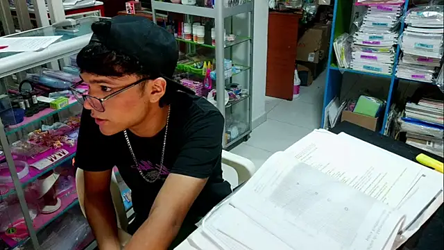 Snapshot of Baby_Cream chatting on 02-05-25, 03:55 Baby Cream online show from 02-05-25, 03:55