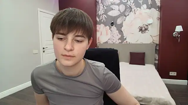 EmiliaYours online show from 04-05-26, 02:47