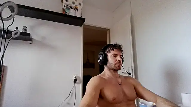 alpha-hunk online show from 12-18-25, 01:17