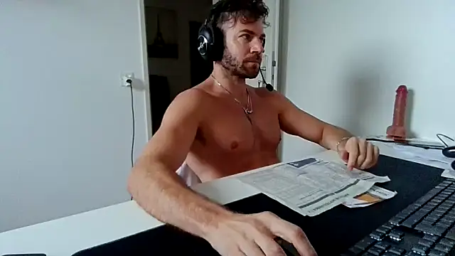 alpha-hunk online show from 03-12-26, 07:36