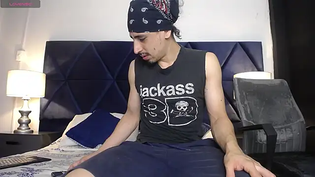 Sr Magnus  online show from 02-04-25, 01:06