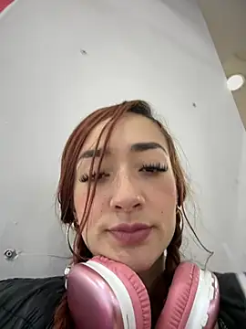 Snapshot of ariiel_ chatting on 12-15-24, 02:16 ariiel online show from 12-15-24, 02:16