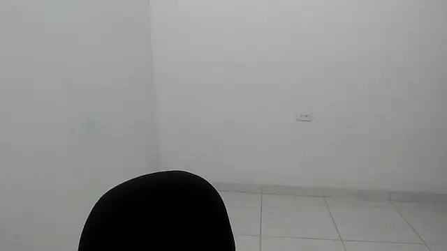 Snapshot of estefania224 chatting on 05-06-26, 11:43 estefania224 online show from 05-06-26, 11:43