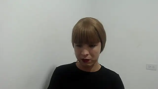 Snapshot of estefania224 chatting on 05-19-26, 12:05 estefania224 online show from 05-19-26, 12:05