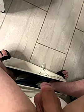 Snapshot of bigbeast19393 chatting on 11-22-25, 04:33 bigbeast19393 online show from 11-22-25, 04:33