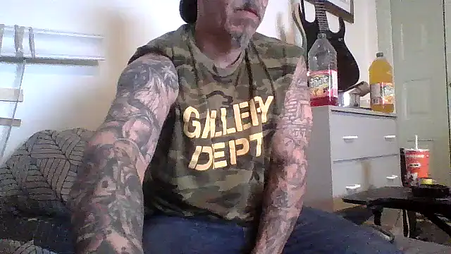 Snapshot of CandiedPompano chatting on 06-21-26, 01:41 CandiedPompano online show from 06-21-26, 01:41