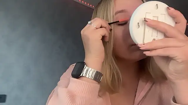 Thalia  Star online show from 10-30-25, 08:38