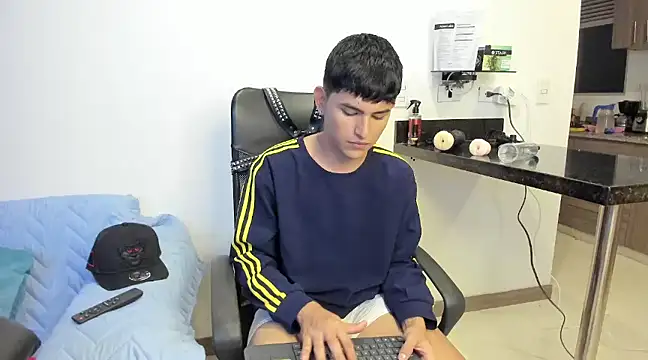 Snapshot of Lyam_ap chatting on 01-13-25, 08:05 Lyam ap online show from 01-13-25, 08:05