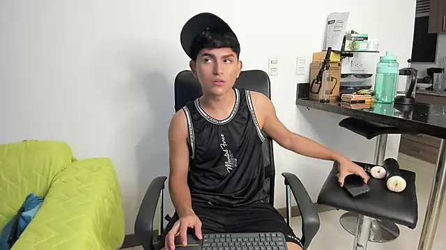 Snapshot of Lyam_ap chatting on 01-24-25, 08:02 Lyam ap online show from 01-24-25, 08:02