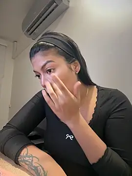 Snapshot of jennifer_oliveira chatting on 12-18-25, 09:04 jennifer oliveira online show from 12-18-25, 09:04