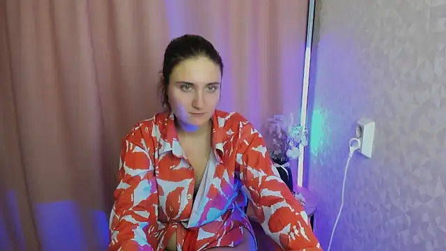 Miss Elsa  online show from 11-14-25, 10:47