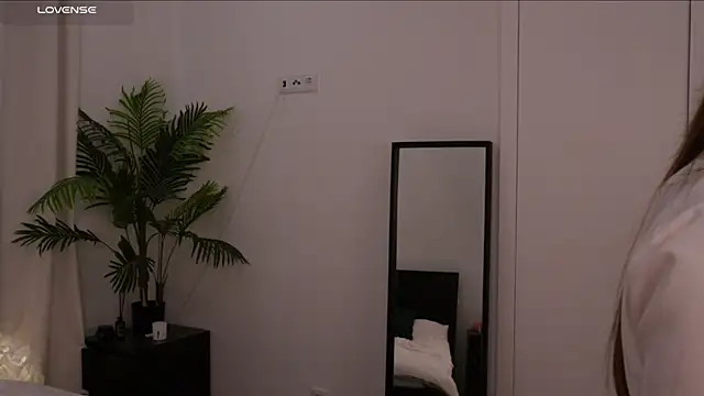 Lilly Colins online show from 01-23-25, 02:28