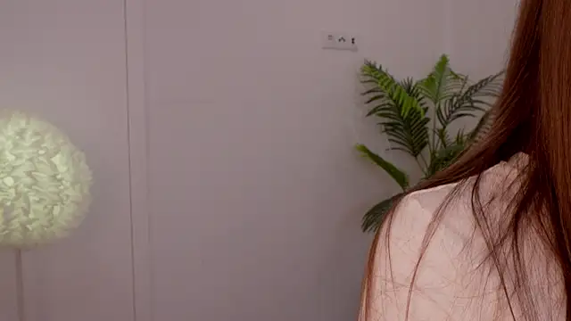 Lilly Colins online show from 02-01-25, 05:58