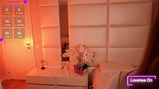 Lilly Colins online show from 10-15-25, 07:03