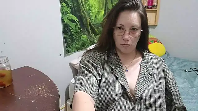 Snapshot of ThickGirlsDoItBetter chatting on 01-11-25, 11:24 ThickGirlsDoItBetter online show from 01-11-25, 11:24
