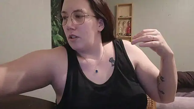 Snapshot of ThickGirlsDoItBetter chatting on 03-22-25, 01:00 ThickGirlsDoItBetter online show from 03-22-25, 01:00