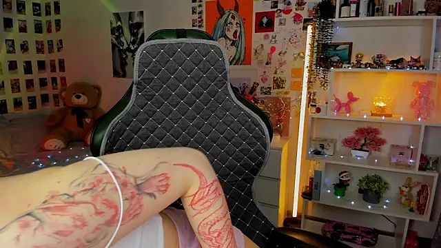 Snapshot of AkiraKatsu chatting on 01-18-26, 11:03 AkiraKatsu online show from 01-18-26, 11:03