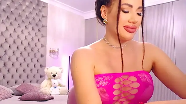 Snapshot of TianaPosh chatting on 10-25-25, 08:25 TianaPosh online show from 10-25-25, 08:25