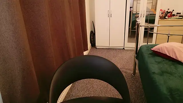 karlaolivia online show from 06-18-26, 09:14