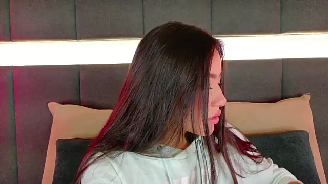 nicolle pierce online show from 10-25-25, 01:07