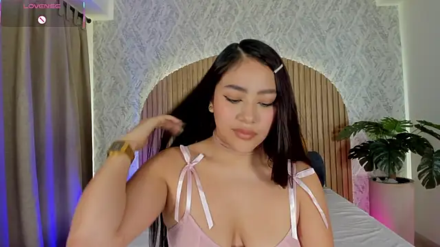 Snapshot of nicolle_pierce chatting on 06-09-26, 10:38 nicolle pierce online show from 06-09-26, 10:38
