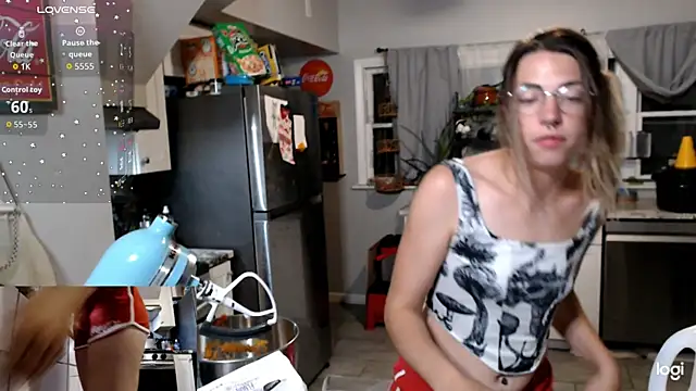 Snapshot of KSwonderland6 chatting on 11-04-25, 04:33 KSwonderland6 online show from 11-04-25, 04:33