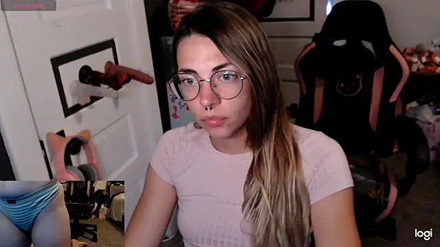 Snapshot of KSwonderland6 chatting on 11-05-25, 05:46 KSwonderland6 online show from 11-05-25, 05:46