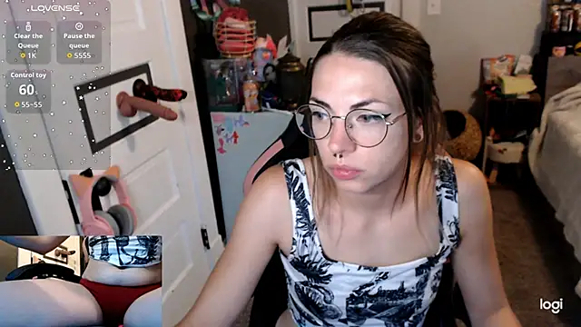 Snapshot of KSwonderland6 chatting on 11-14-25, 04:17 KSwonderland6 online show from 11-14-25, 04:17