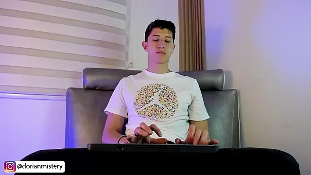 Snapshot of Dorianmistery2322_ chatting on 02-14-26, 12:51 Dorianmistery2322 online show from 02-14-26, 12:51