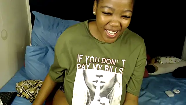 Snapshot of Busty-Londie chatting on 11-18-25, 08:24 Busty-Londie online show from 11-18-25, 08:24